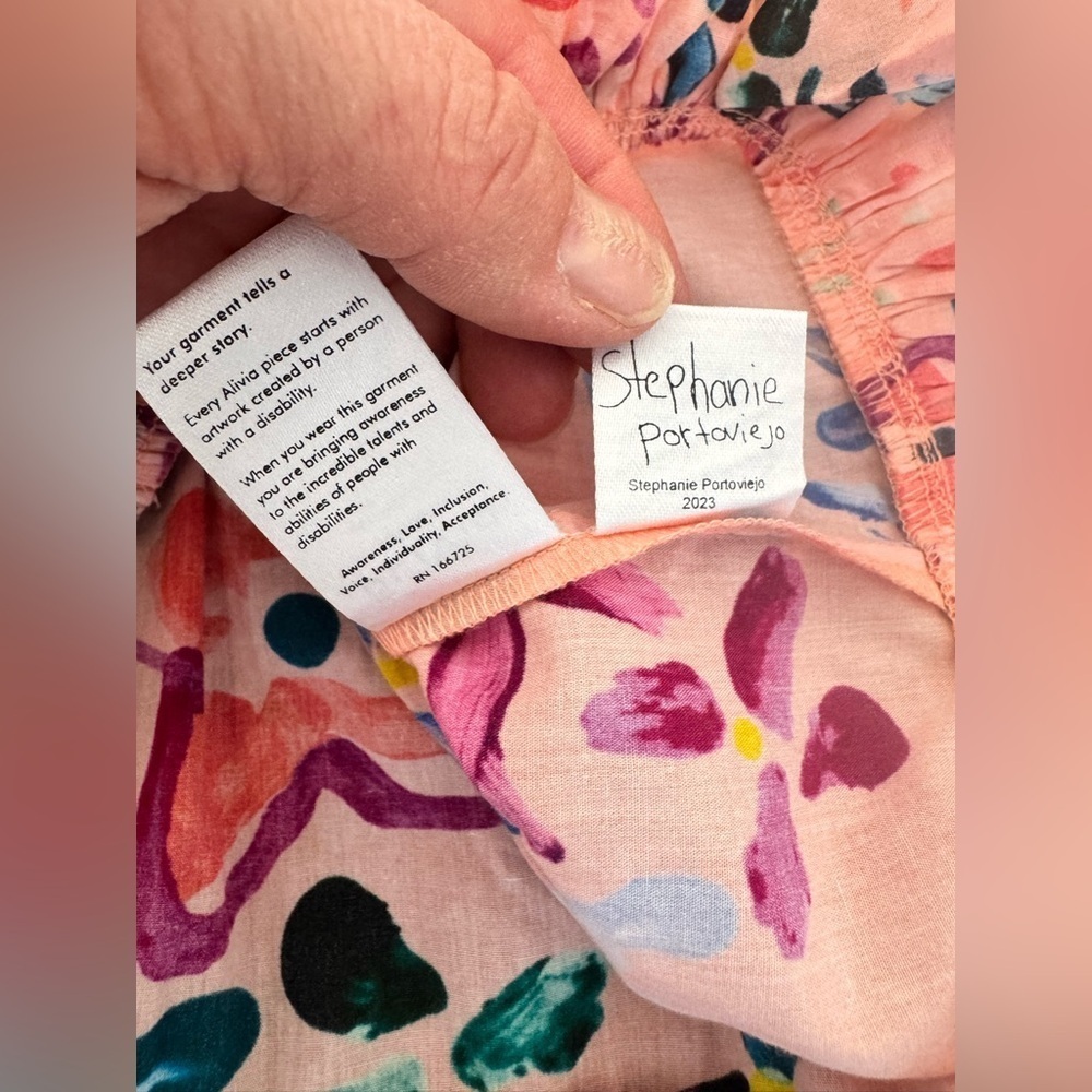 Alivia Tina Rainbow Floral Pink Sand Top Size M - Picture 14 of 16
